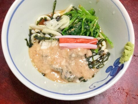 カニカマと小松菜の胡麻和えとトロロのぶっかけうどん